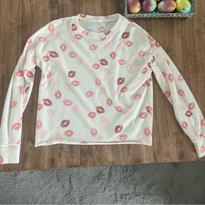 Crewneck lounge set, kiss kiss lips